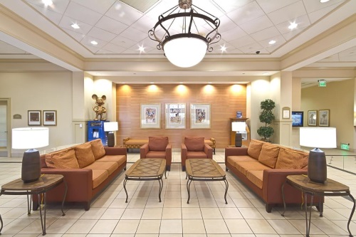 Holiday Inn Anaheim lobby